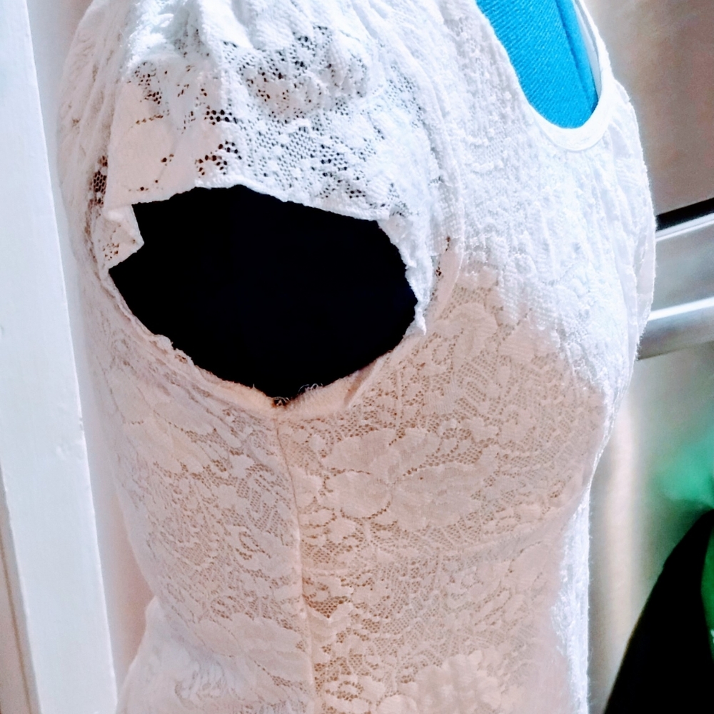 Laced Top - Picture 4 of 6